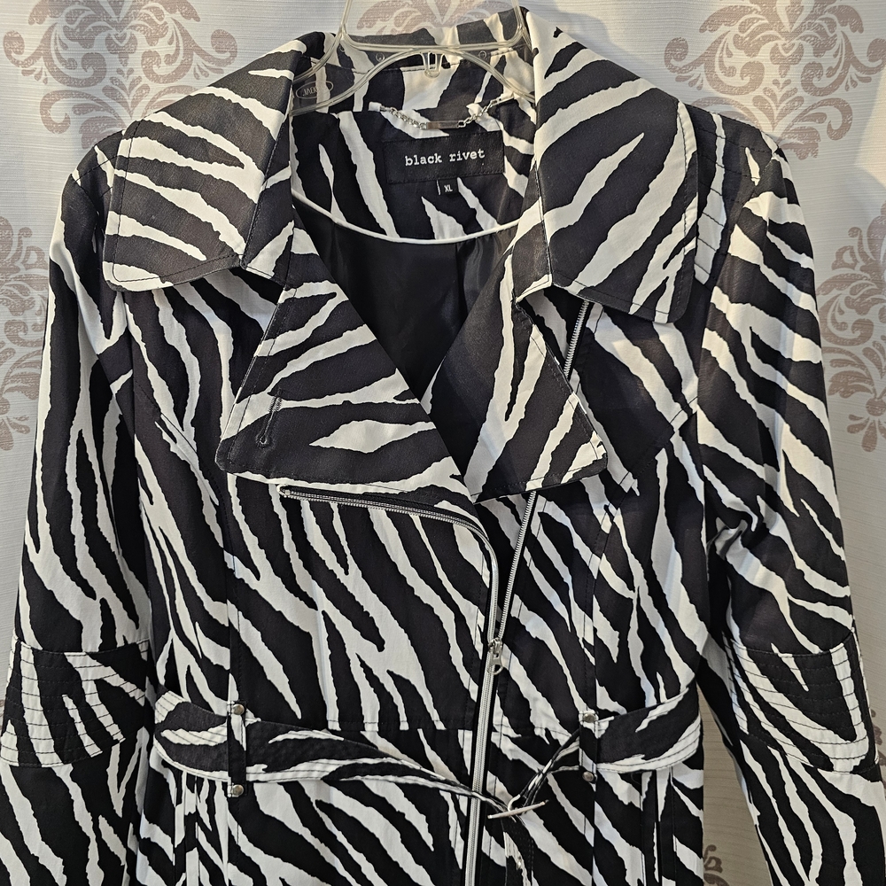 Black Rivet Zebra Patterned Coat - Picture 5 of 9
